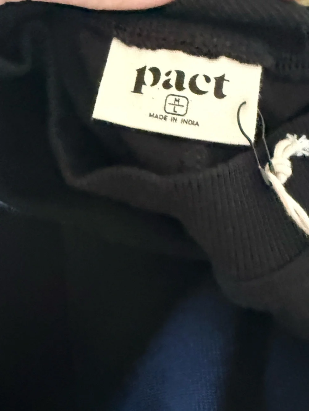 New - PACT Airplane Long Sleeve Poncho M/L Black Organic Cotton - Picture 3 of 3